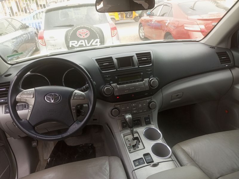 Thumbnail 6 of 2010 Toyota Highlander Sport
